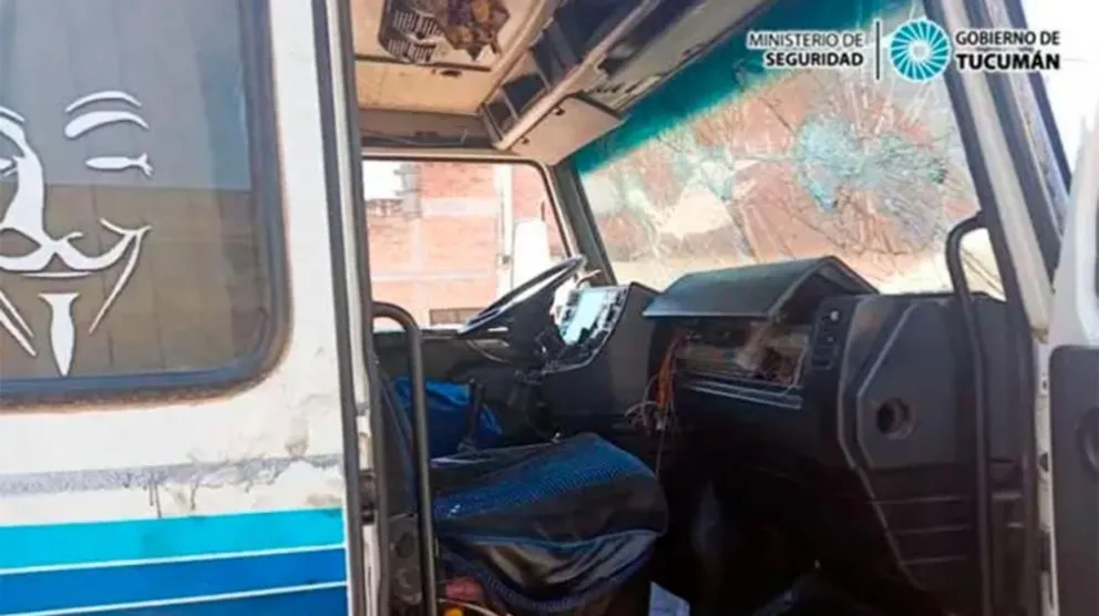 Ataque de ira: discutió con su jefe y rompió el camión de su trabajo