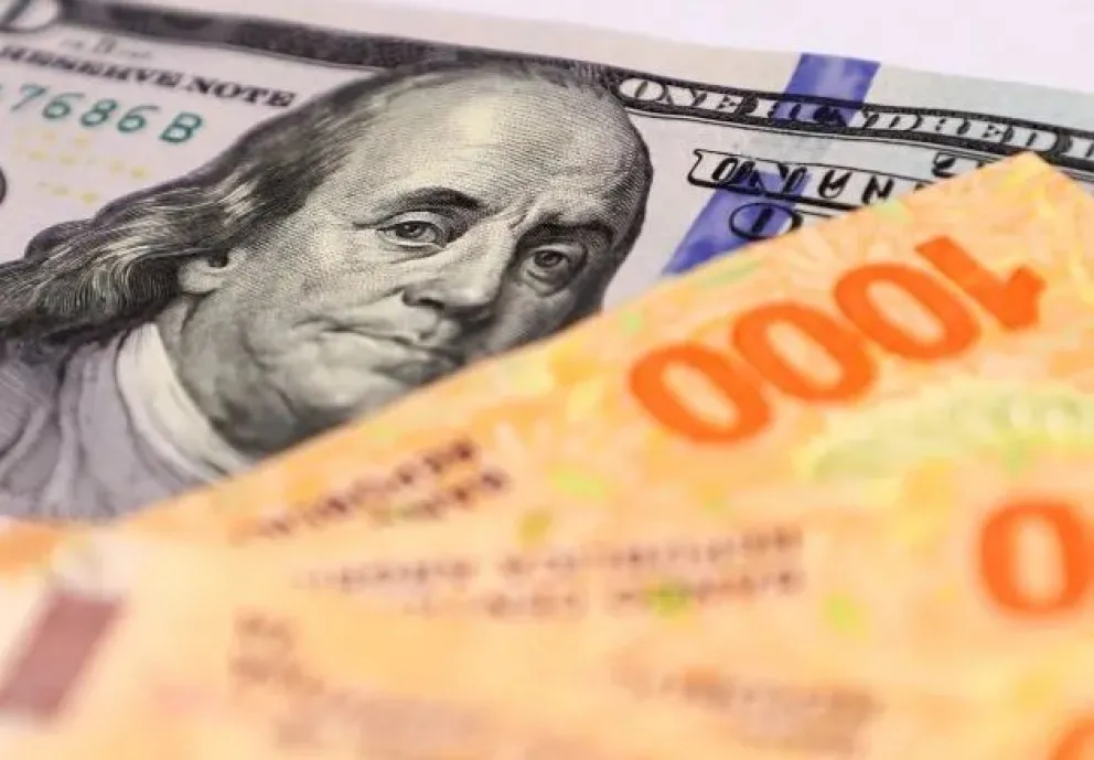 Cuál es la mejor opción para invertir en mayo: ¿Dólar o plazos fijos?
