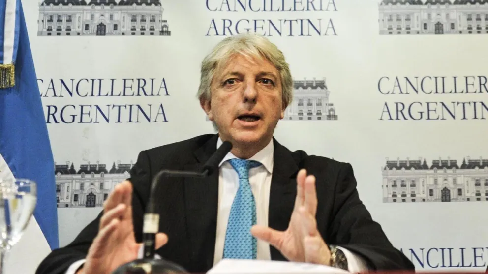 Aseguran que un ministro de Macri "estaba borracho" al cerrar un acuerdo por Malvinas