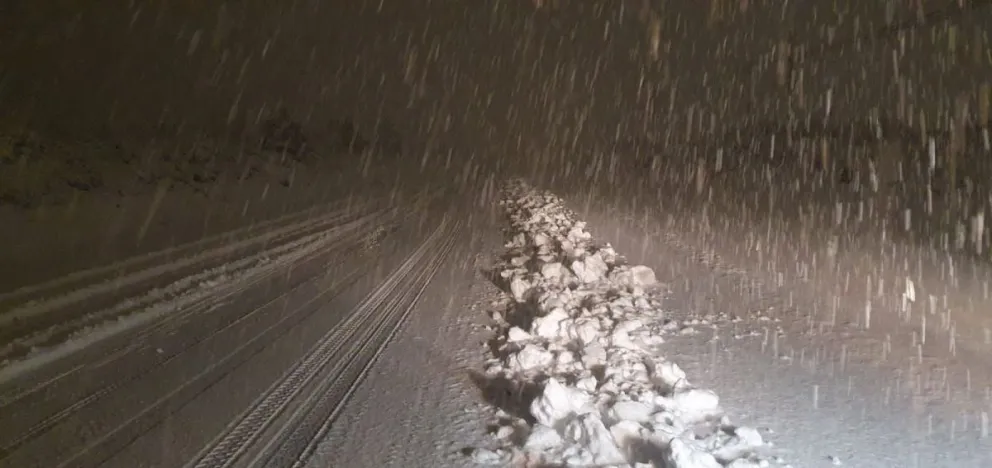 Piden circular con extrema precaución por presencia de nieve sobre la calzada en rutas 40 y 23