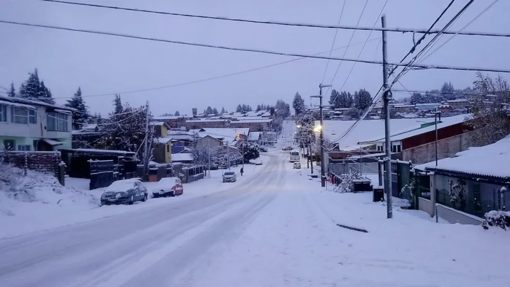 La nevada también complicó el recorrido de las líneas 80, 82 y 70
