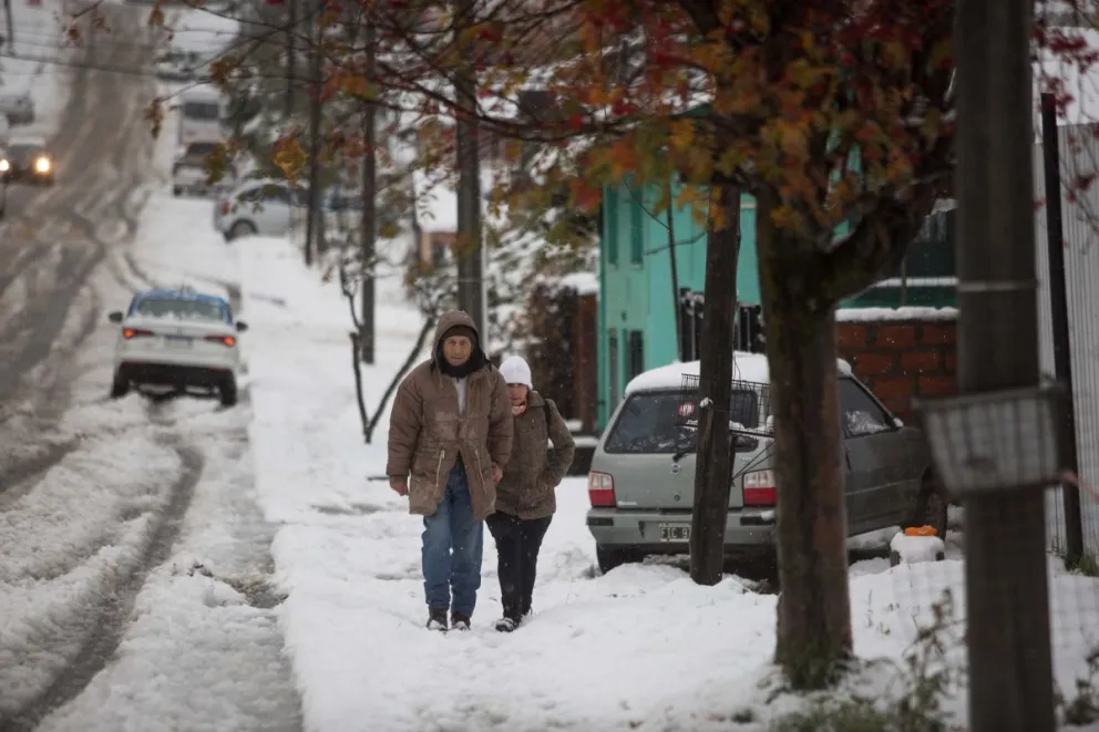 La impresionante nevada de esta mañana generó complicaciones 