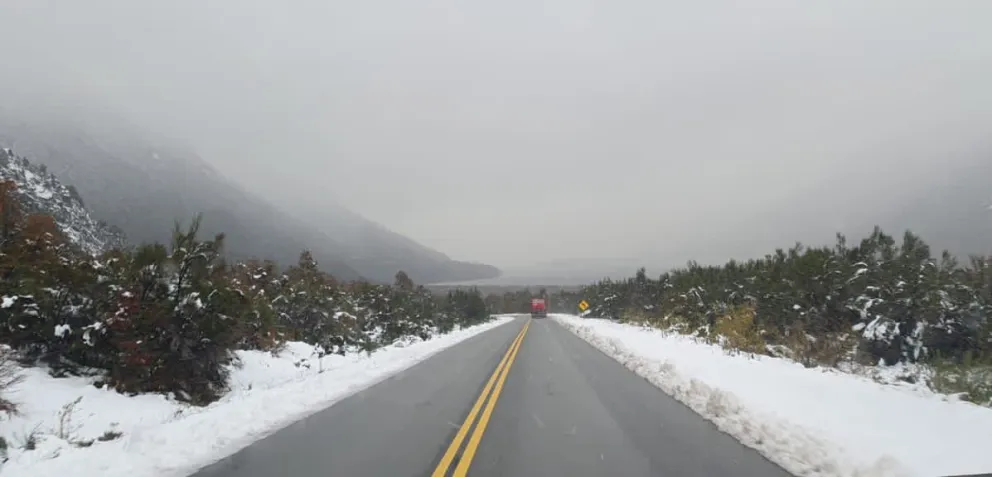 Lograron despejar el tramo entre Bariloche y El Bolsón de Ruta 40 pero piden precaución por las heladas 