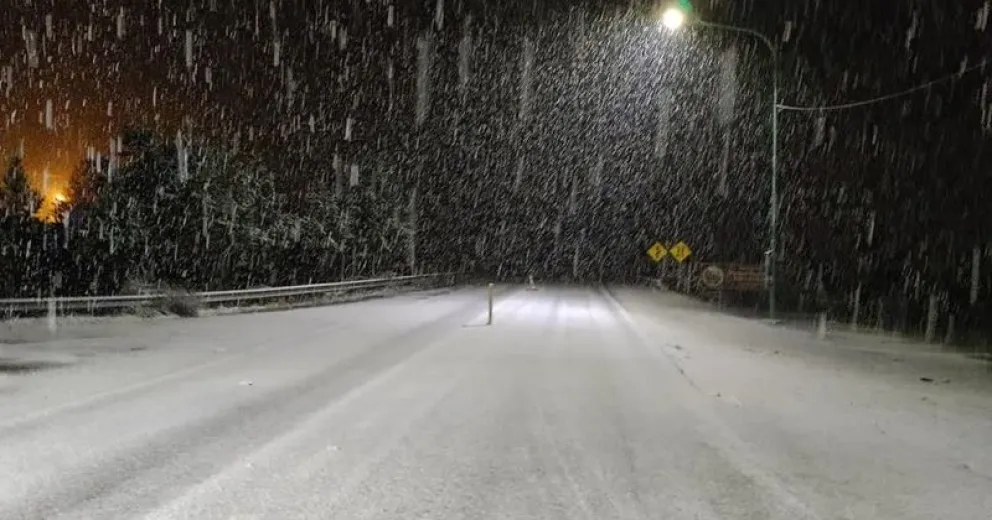 Puede fallar: Tras el despeje de Ruta 40 volvió la nieve y piden extremar medidas de precaución