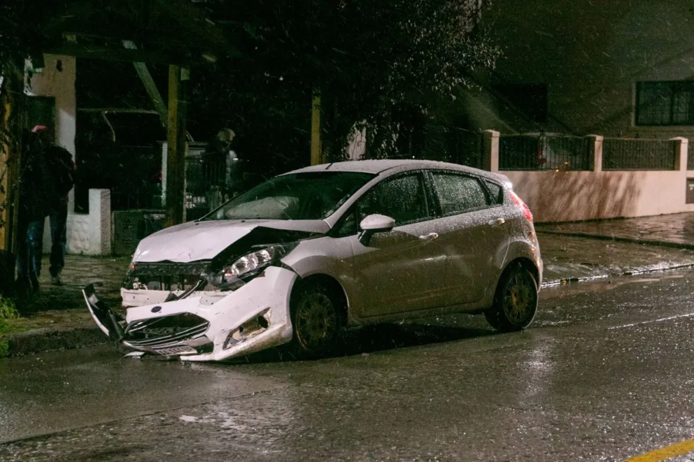 La jornada de nieve terminó con un violento choque en 9 de Julio y Tiscornia