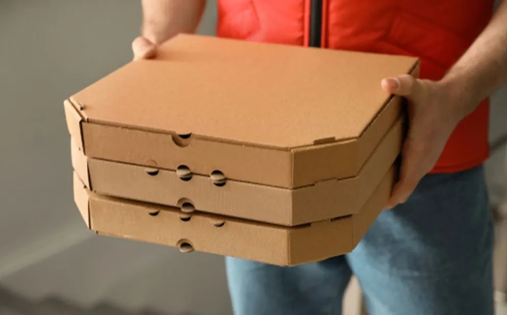 Fue a entregar una pizza, no le dieron propina y se vengó de una manera insólita 