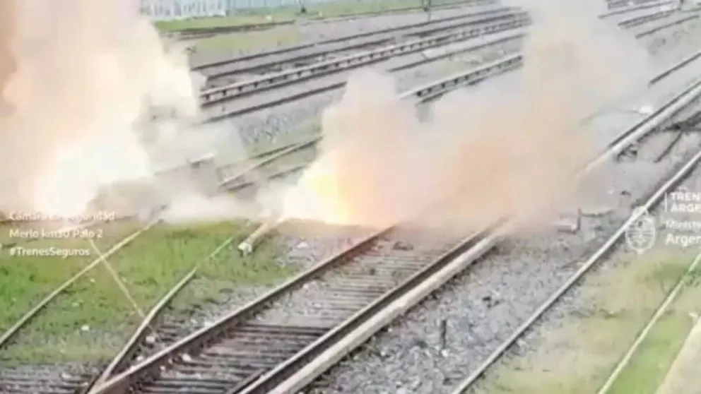 Video: intentó robar cables en el tren Sarmiento y causó una explosión