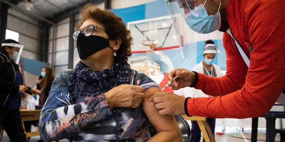 Preocupación por los 14 millones de personas sin darse el refuerzo ante el temor de rebrote de Covid