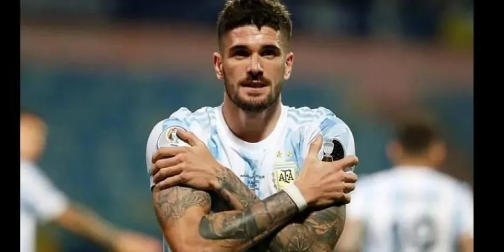 Rodrigo de Paul eligió una curiosa remera para ir a un recital, ¿un mensaje para Tini Stoessel?