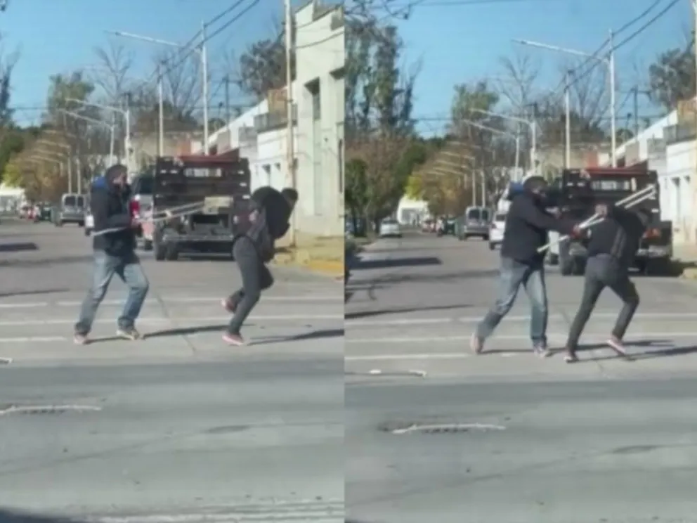 Video viral: mendigaba con unas muletas y salió corriendo en medio de una pelea
