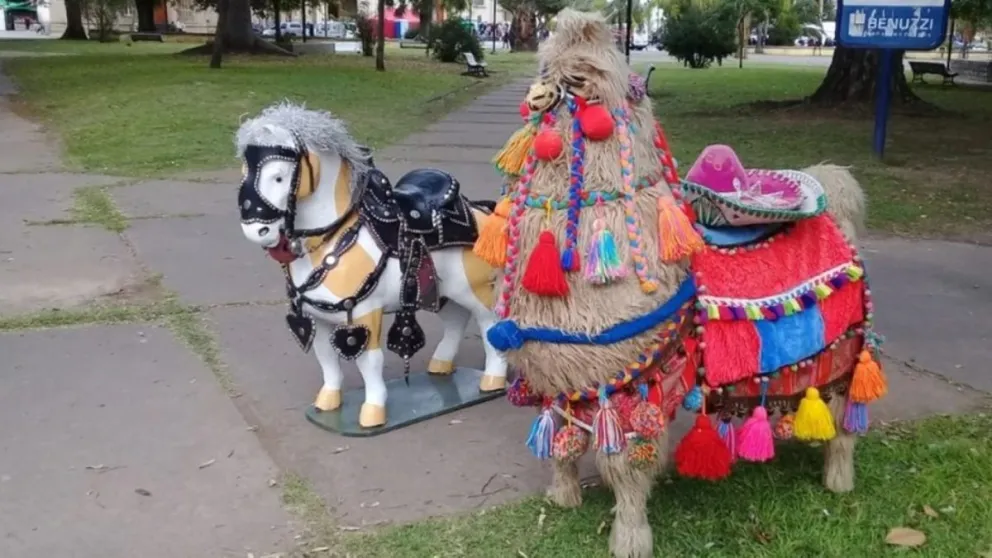 Vecinos denunciaron maltrato animal por una llama y un caballo pero eran muñecos