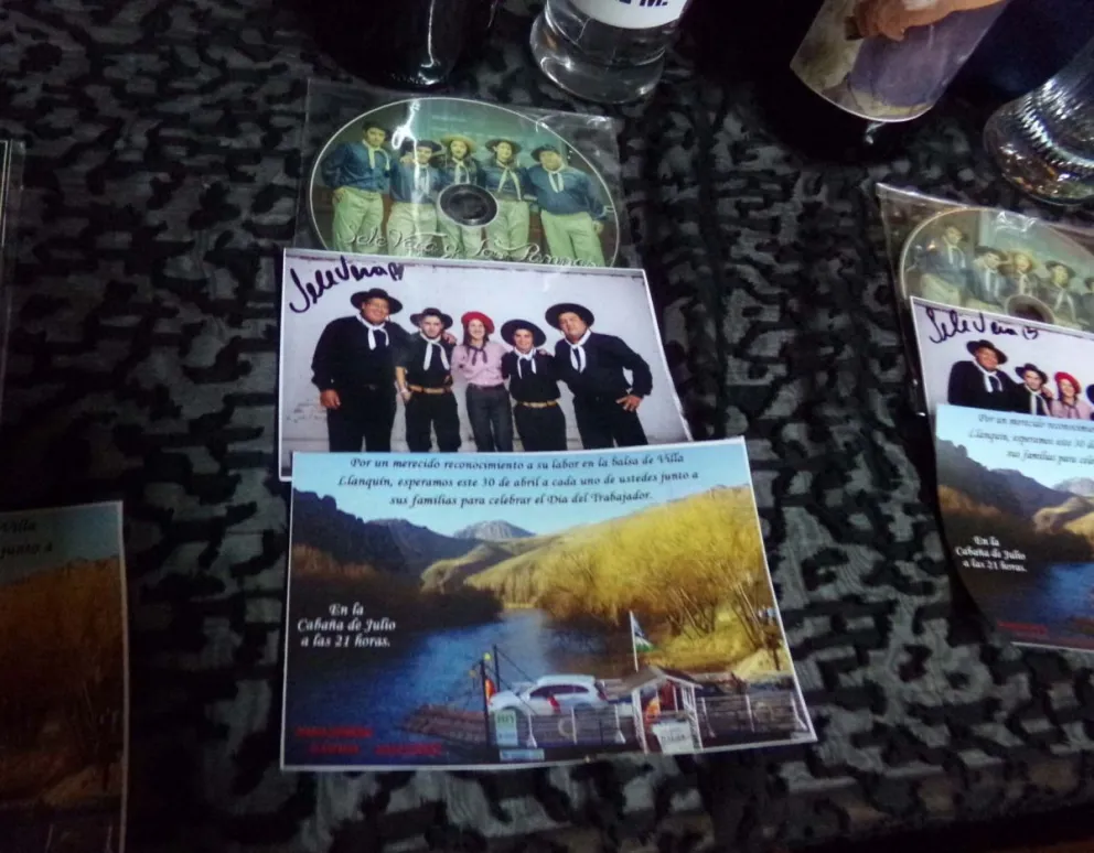 Sele Vera, su firma y música como regalos 