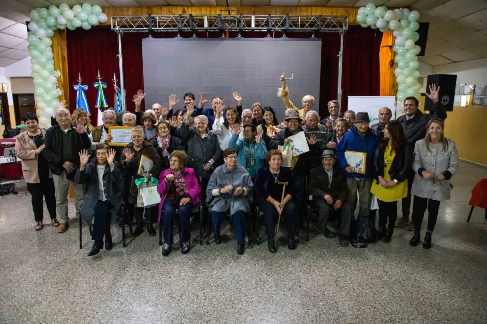 La distinción a antiguos pobladores, una ceremonia cargada de afecto en un nuevo aniversario de Bariloche