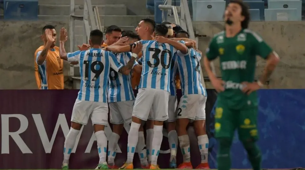 Racing ganó un partido clave ante Cuiabá para liderar su grupo