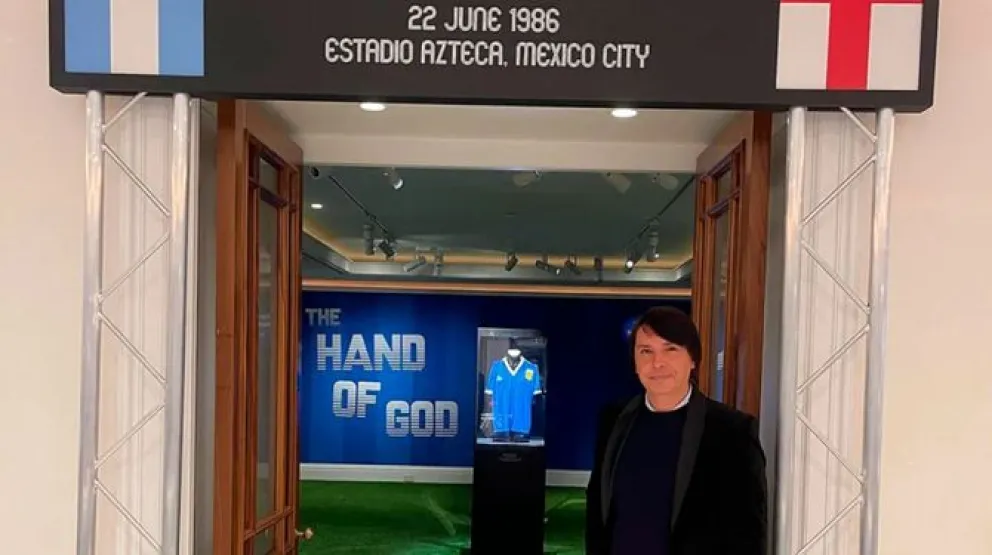 Por 17 segundos: el coleccionista argentino que perdió la camiseta de Diego y terminó llorando