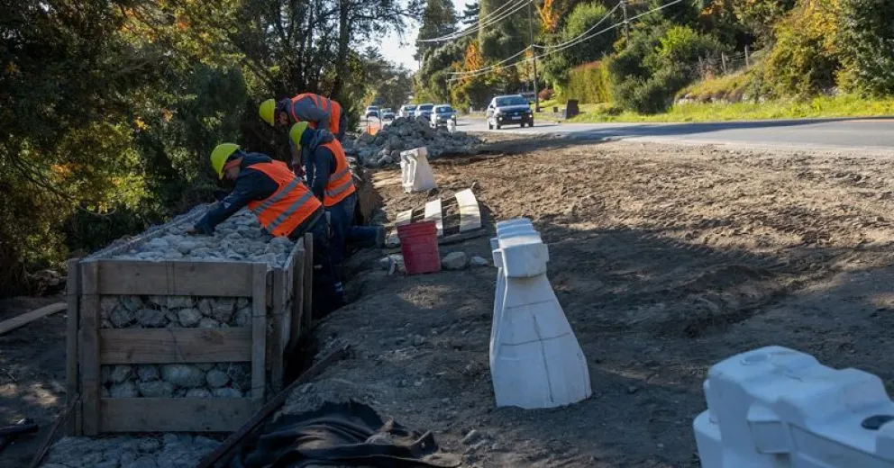 Avanza la construcción de gaviones en la Avenida Bustillo