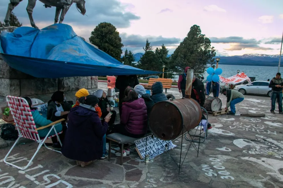 En medio del tenso conflicto, en Bariloche convocan a una nueva marcha por el reclamo policial
