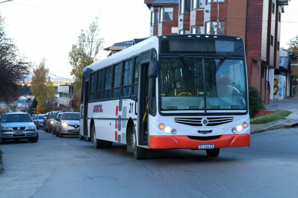 Un colectivo ocasionó un verdadero caos en el tránsito