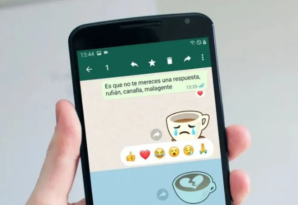 Nueva actualización de WhatsApp: ya se puede reaccionar a mensajes con emojis