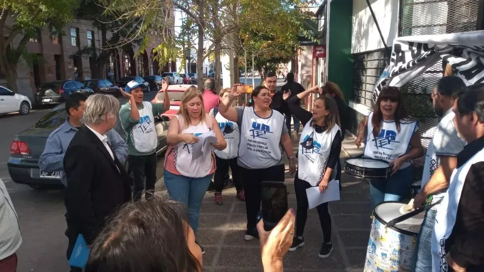 Agredieron a patadas a la secretaria general de UnTER, Sandra Schieroni