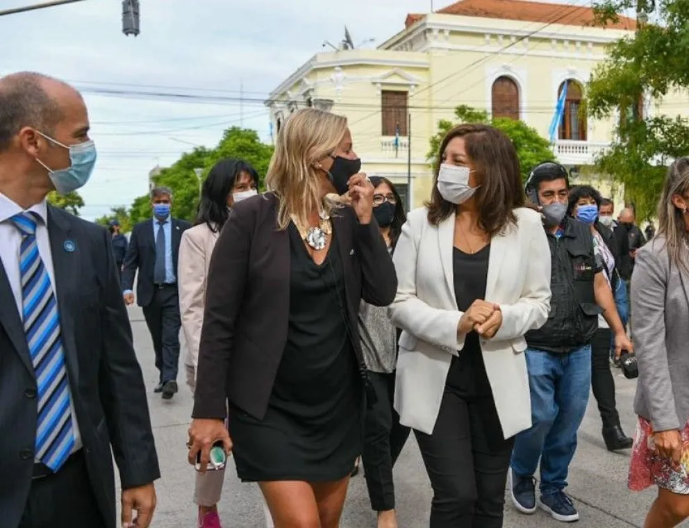 La oposición responsabiliza a la gobernadora: "En crisis se debe abandonar la soberbia"
