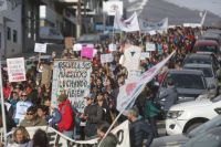 Multitudinaria marcha por calle Mitre del gremio docente