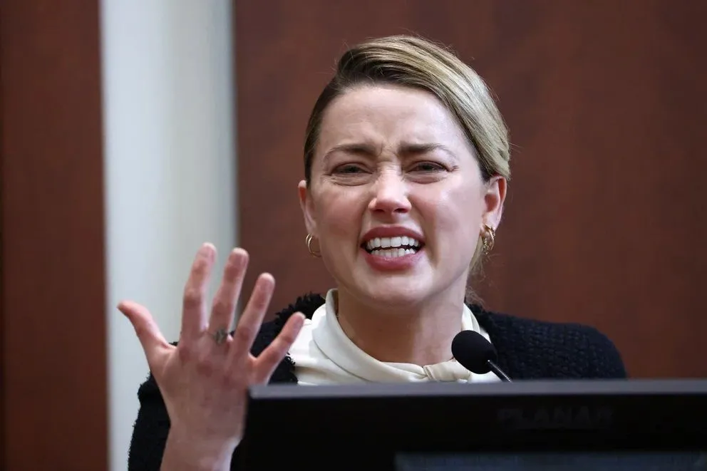 Amber Heard contó cómo Johnny Depp la agredió sexualmente con una botella