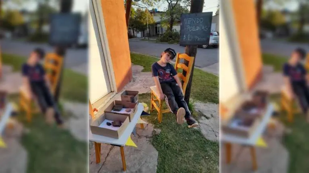 Un nene creó su propio emprendimiento y vende poesías de su abuela a $10