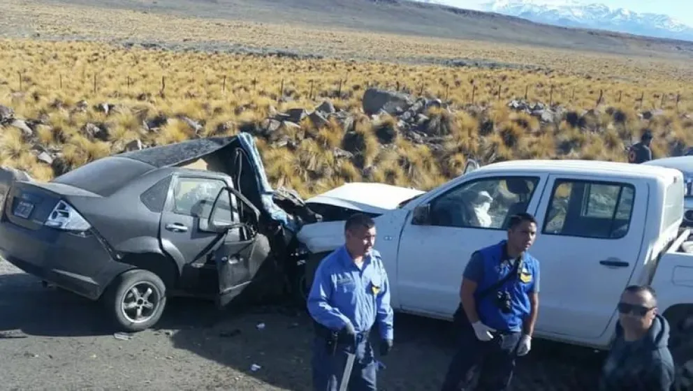 Tres muertos en terrible choque frontal en la Ruta 40