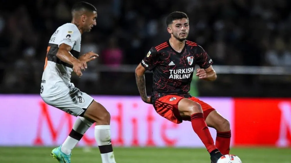 River se enfrenta a Platense: hora, por dónde mirarlo y formaciones 