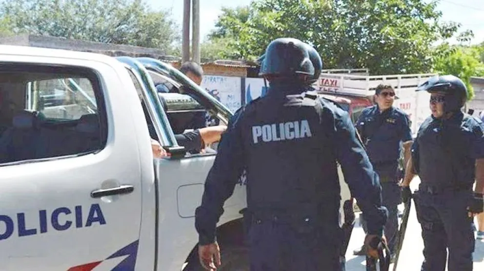 Un joven fue a rescatar a su madre víctima de violencia y lo atacaron con un machete