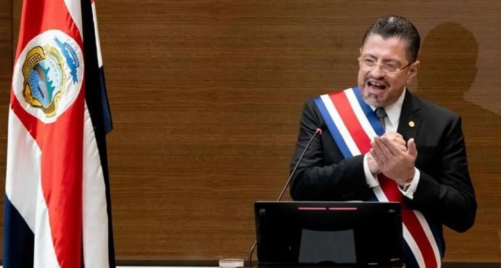 Asumió el nuevo presidente de Costa Rica, sancionado por acoso sexual